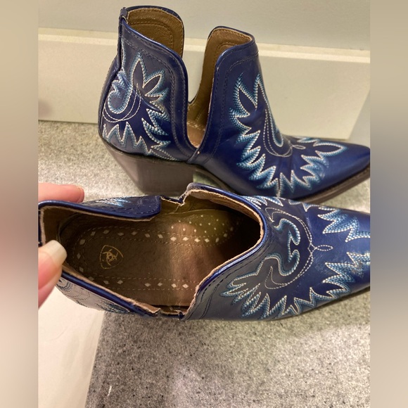 Ariat Dixon blue Embroidered Ankle Booties Coraline Cowboy Boots 7B Sin City - Picture 4 of 6